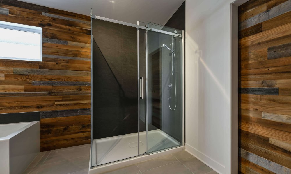 Modern-Bathroom-With-Barn-Wood-European-Shower-2021-09-01-21-09-59-Utc (1)