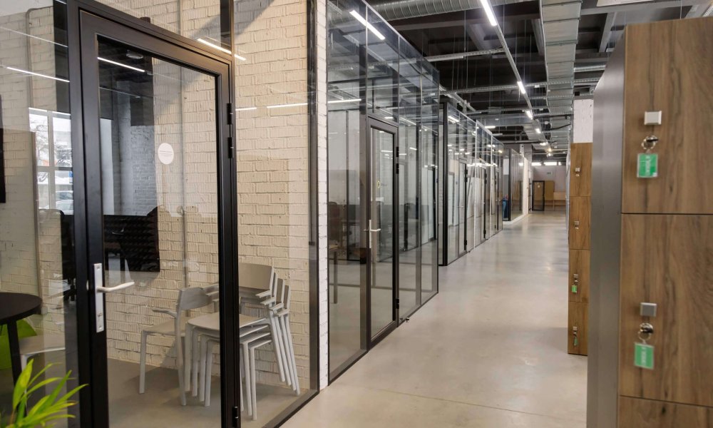 Modern-Empty-Office-With-Glass-Partitions-Loft-St-2022-12-16-21-49-54-Utc (1) (1)
