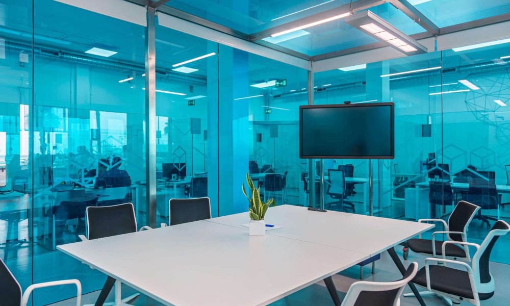 Modern-Office-Meeting-Room-With-Glass-Walls-2022-06-07-19-03-30-Utc (1)
