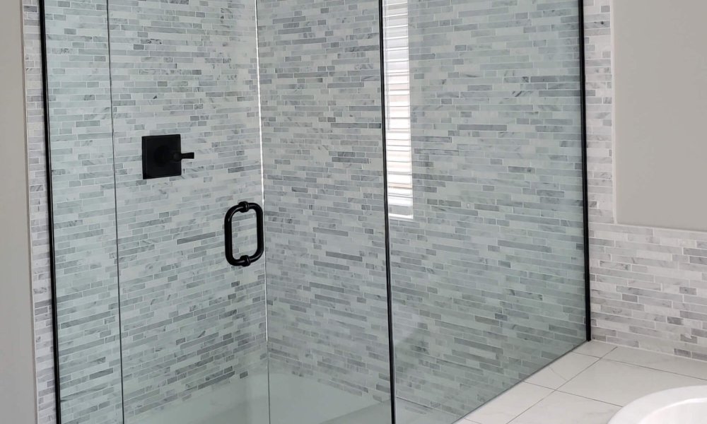 Shower-Stall-With-Glass-Walls-In-Modern-Bathroom-D-2022-11-15-20-29-54-Utc (1)